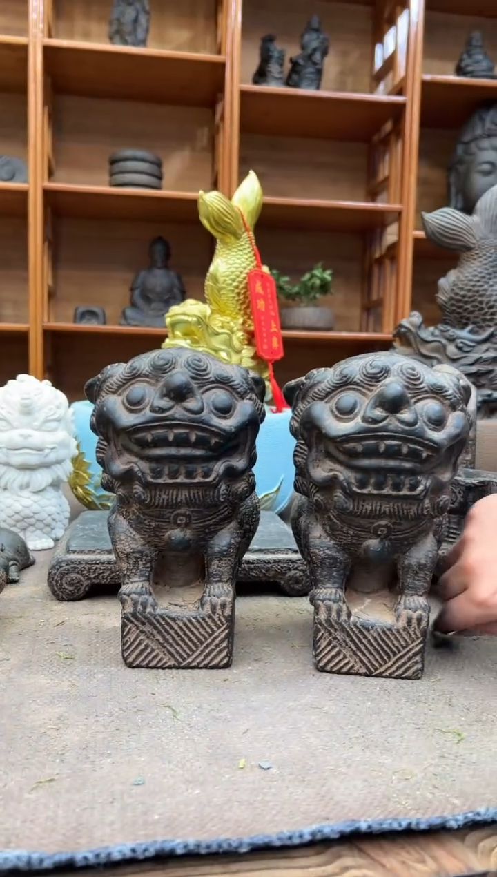 陶土【火山泥】案头狮一对