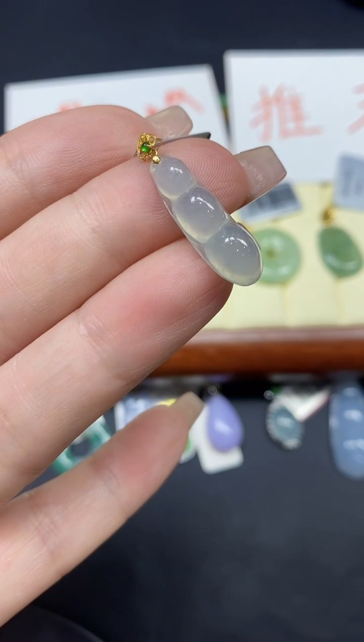 吊坠(不含链)18K金镶嵌翡翠豆子18K金扣镶嵌@@CMT