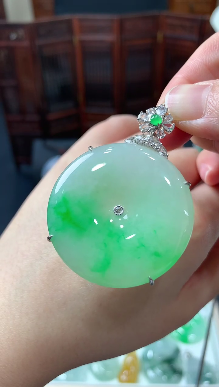 【闪购商品】翡翠吊坠(不含链)18K金镶嵌挂件