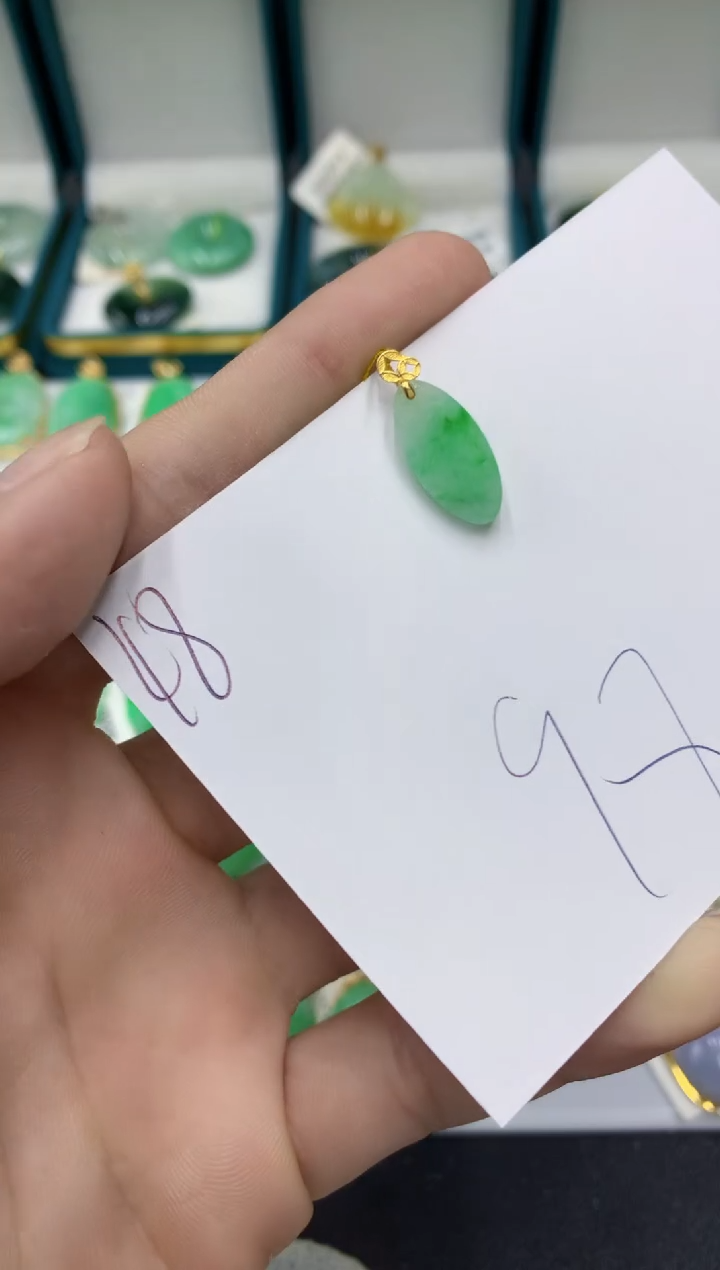 【闪购商品】翡翠颈饰18K金镶嵌翡翠