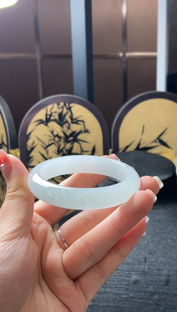 【闪购商品】翡翠手镯未镶嵌翡翠手镯（54-55）