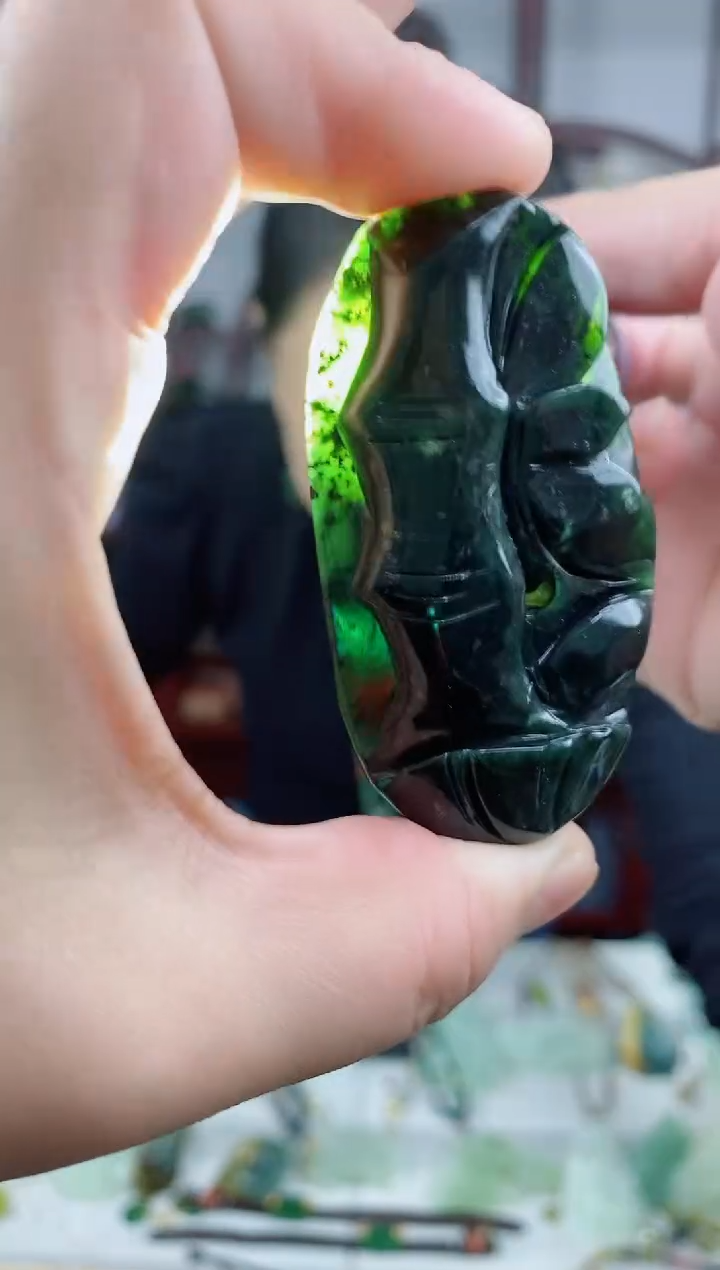 未镶嵌岫玉颈饰1