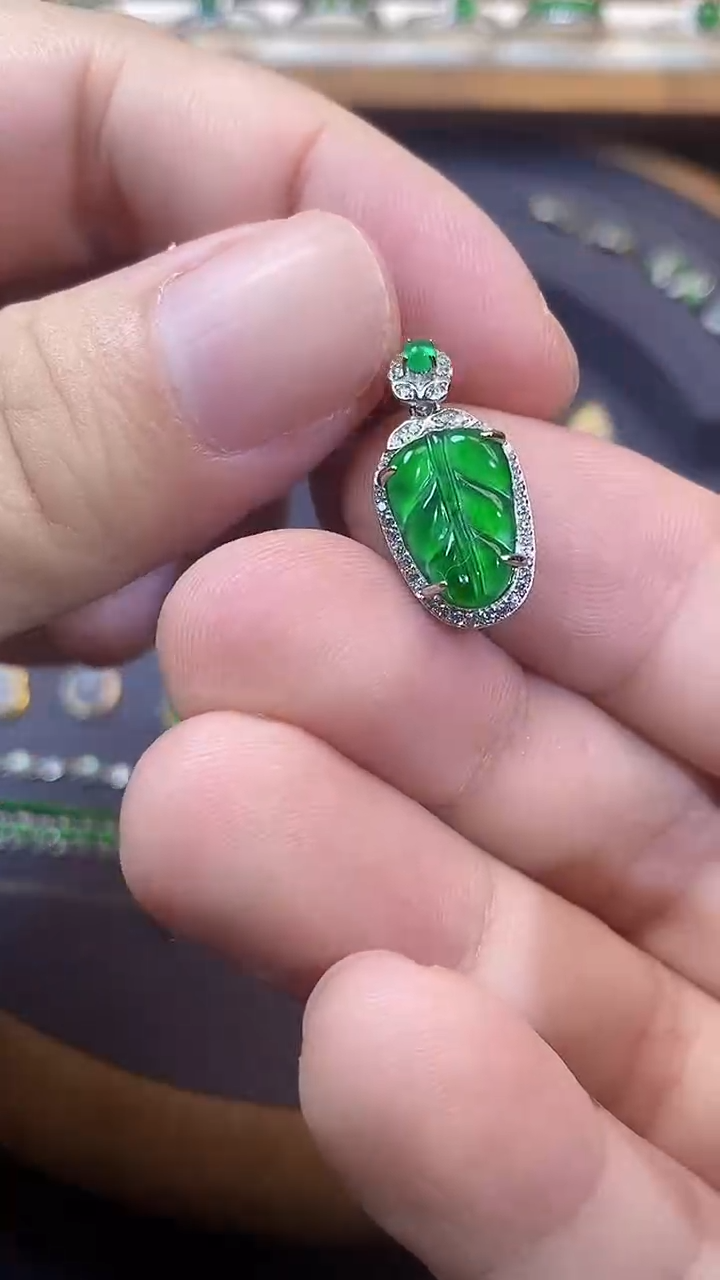 颈饰银S925镶嵌翡翠星*1