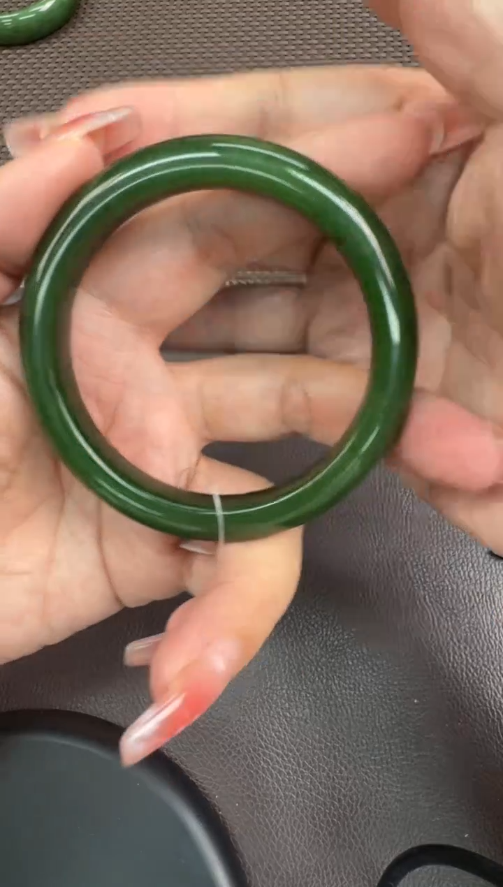 【闪购商品】和田玉手镯未镶嵌58