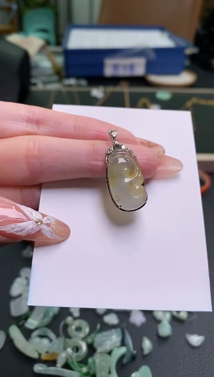 【闪购商品】翡翠颈饰18K金镶嵌翡翠净货28020