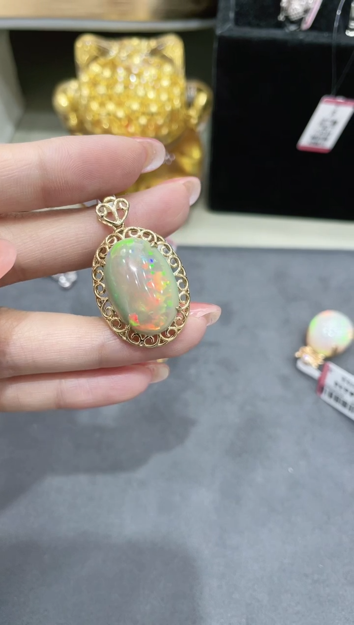 【闪购商品】欧泊18K金镶嵌吊坠·