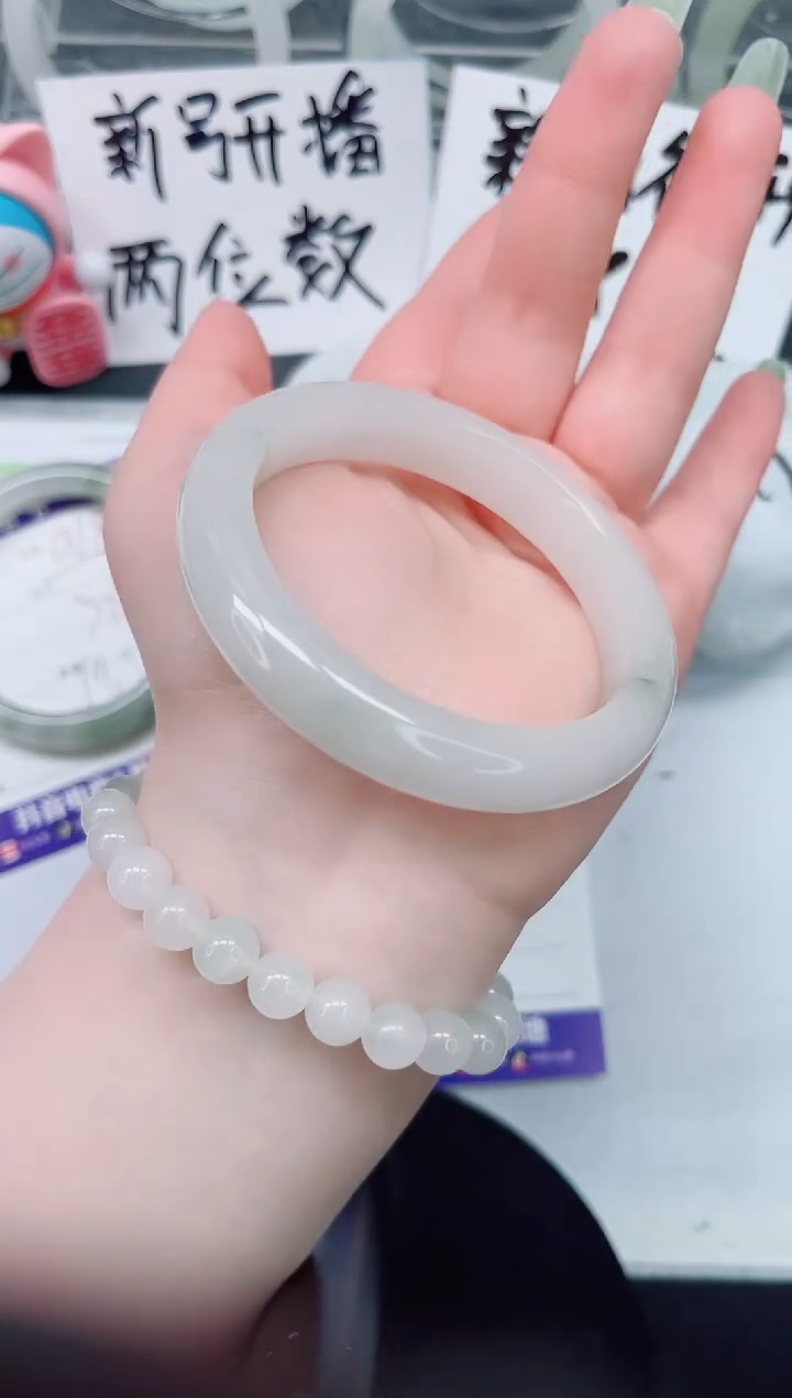 【闪购商品】石英质玉手镯未镶嵌a181