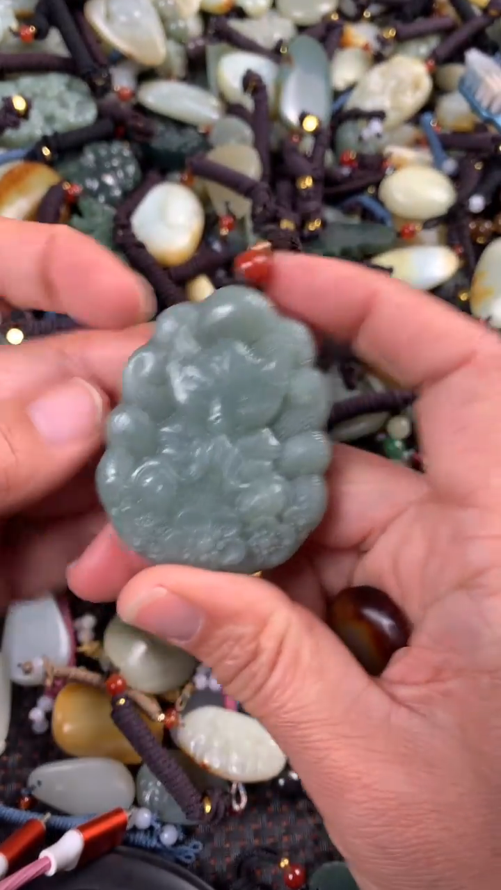 【闪购商品】和田玉颈饰未镶嵌多样性发货没有证书拍一发一有瑕