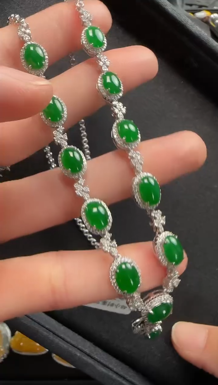 【闪购商品】翡翠套链18K金镶嵌406蛋面一条