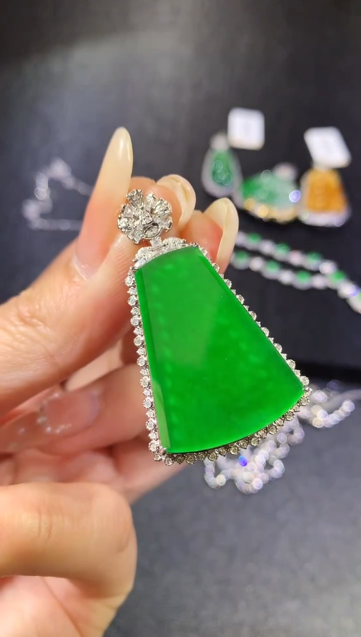 【闪购商品】翡翠吊坠(不含链)18K金镶嵌134无事牌