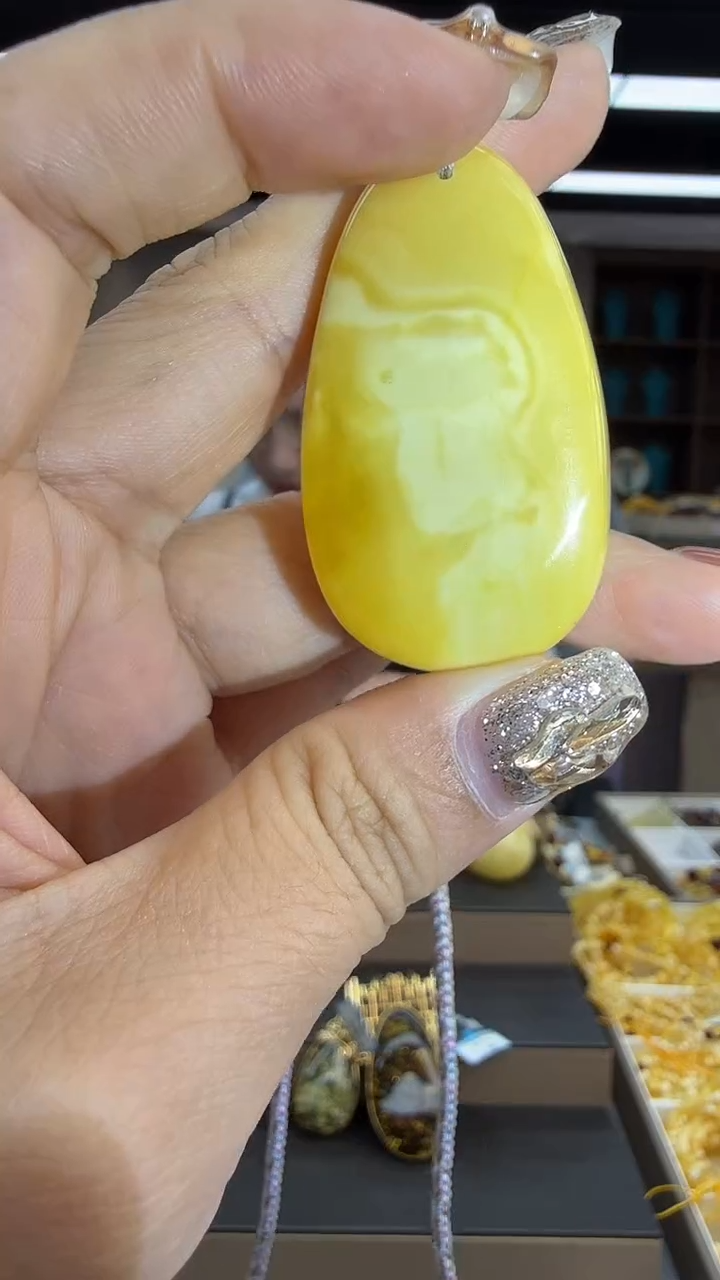 琥珀颈饰未镶嵌250秒拍号 假一罚三 