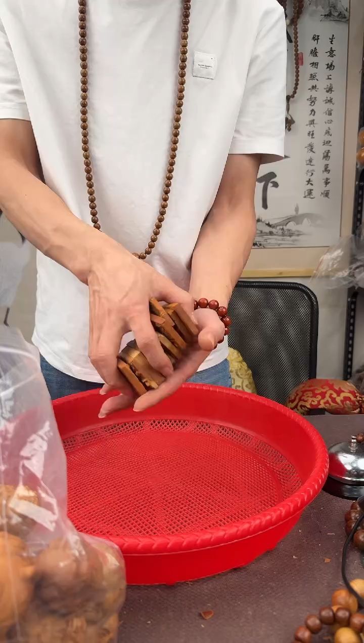 柏木（崖柏）无事牌把件牌子瑕疵