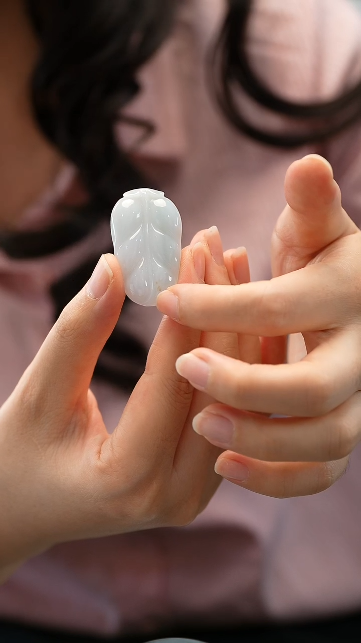 颈饰未镶嵌翡翠叶子