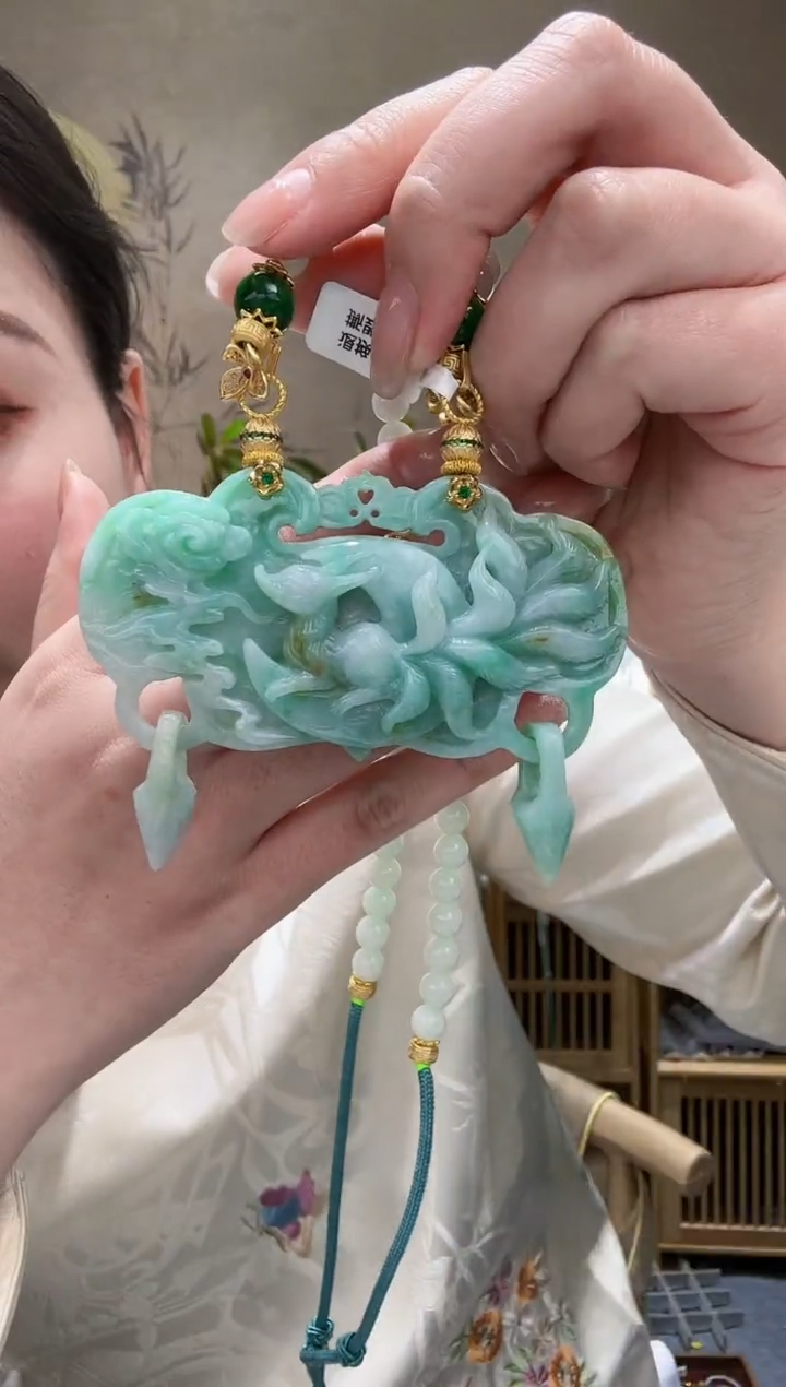 【闪购商品】翡翠颈饰未镶嵌吊坠