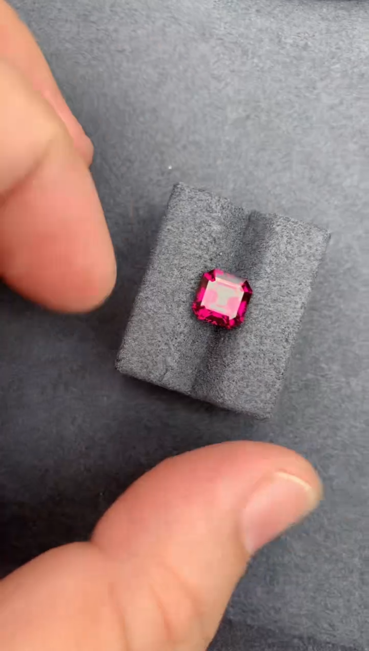 【闪购商品】石榴石裸石未镶嵌2ct镁铝