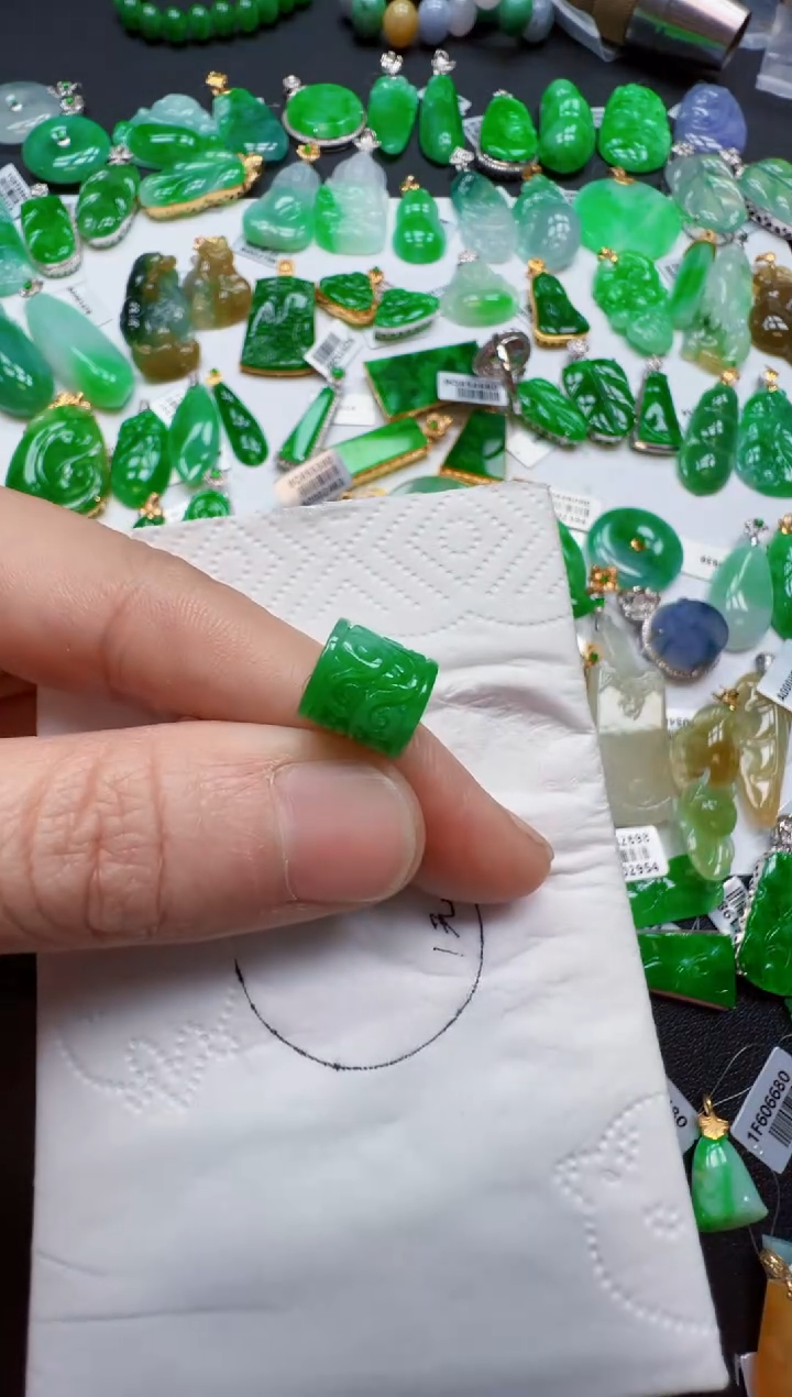 【闪购商品】翡翠吊坠(不含链)未镶嵌1800元