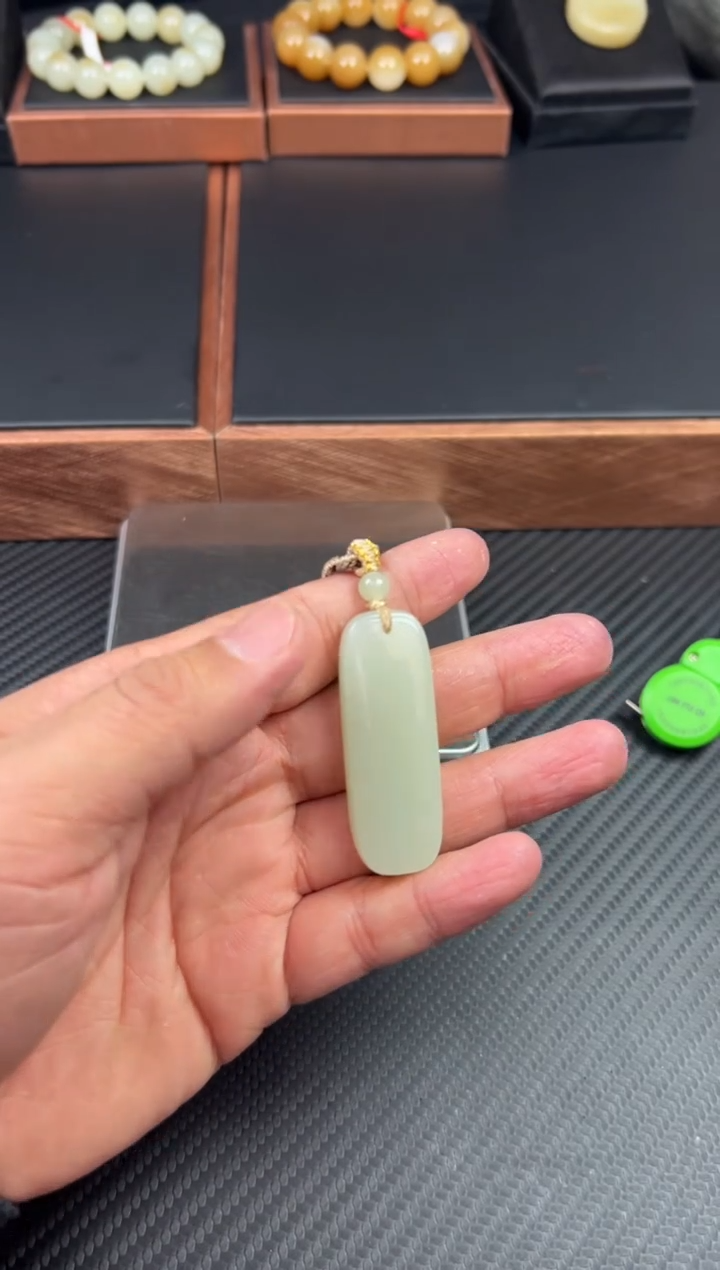 【闪购商品】和田玉吊坠(赠链)未镶嵌且末微色差迪克兰