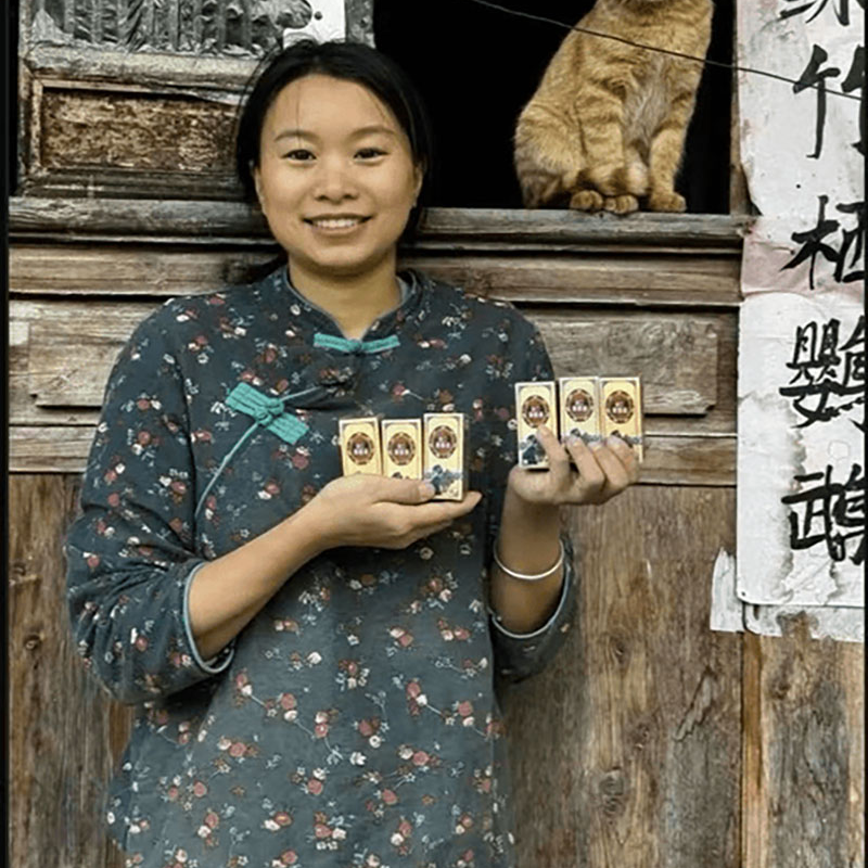 阿妹推荐苗公黑蜂油护理膝盖颈椎肩周关节不适草本萃取外用 雅芙