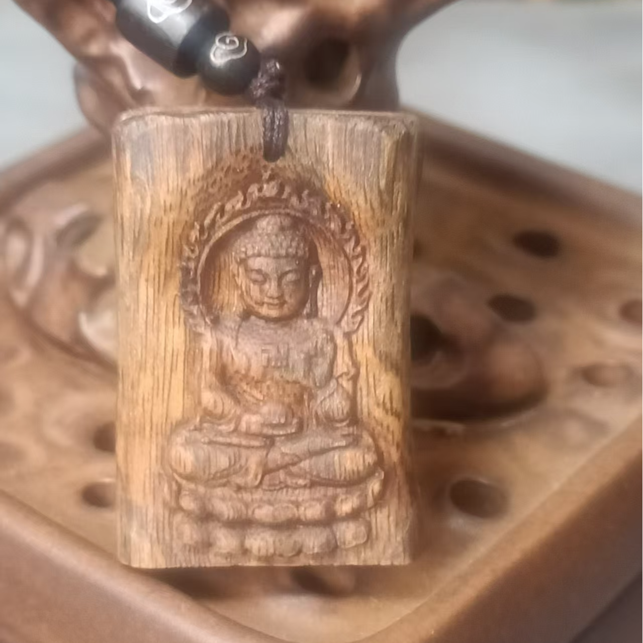 沉香莺歌绿棋楠沉香大日如来雕刻牌吊坠