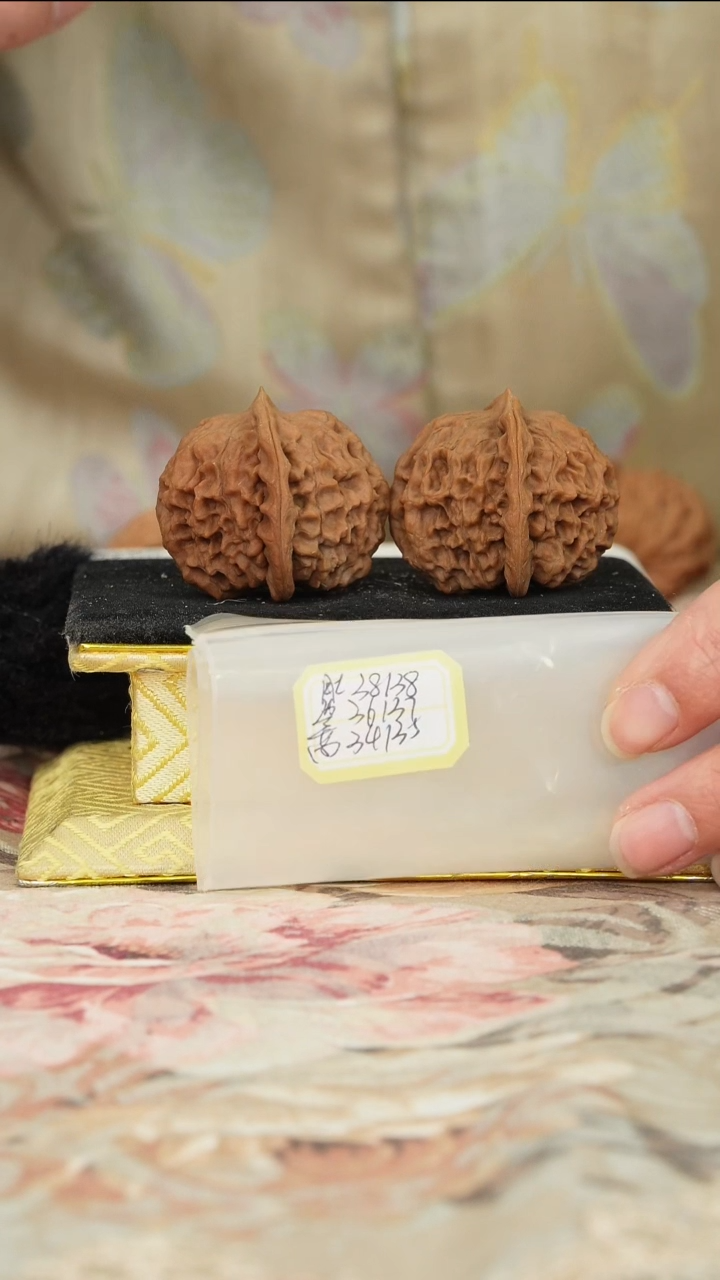 【闪购商品】文玩核桃把件非嫁接元宝