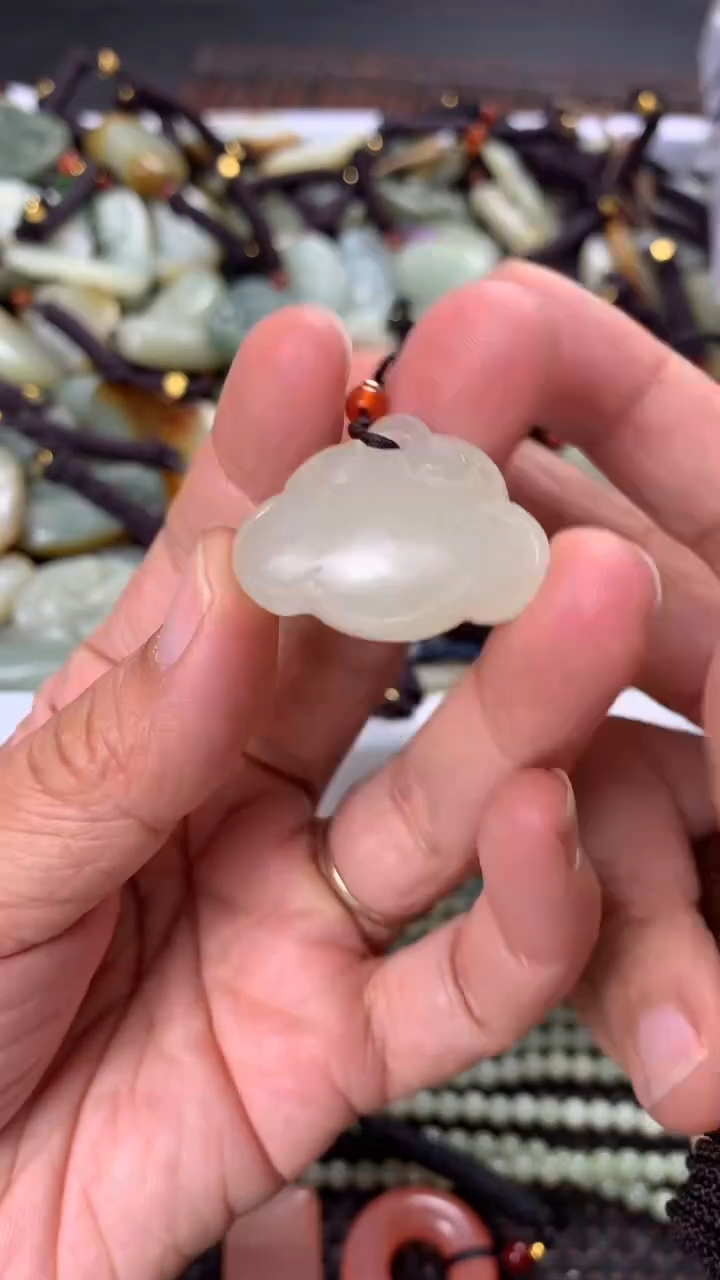 【闪购商品】和田玉颈饰未镶嵌多样性发货没有证书拍一发一有瑕