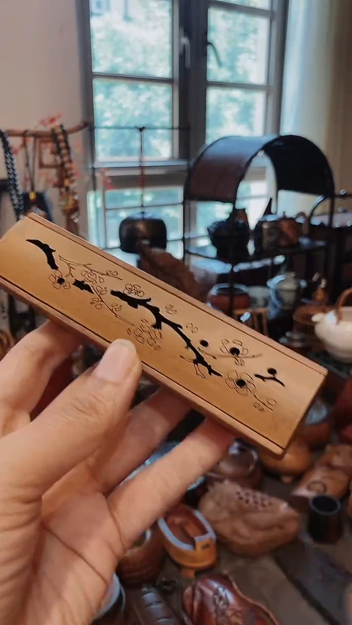 老竹子梅花雕刻香盒