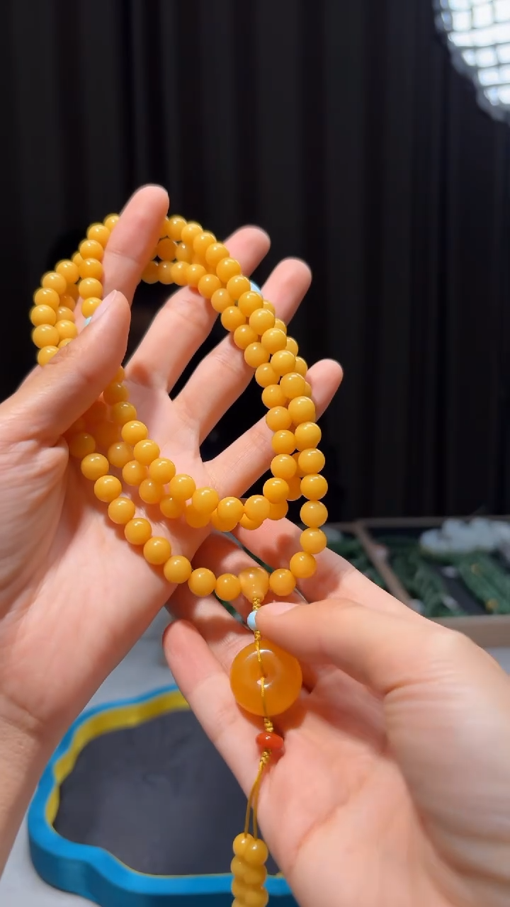 琥珀颈饰未镶嵌鸡油黄卡7