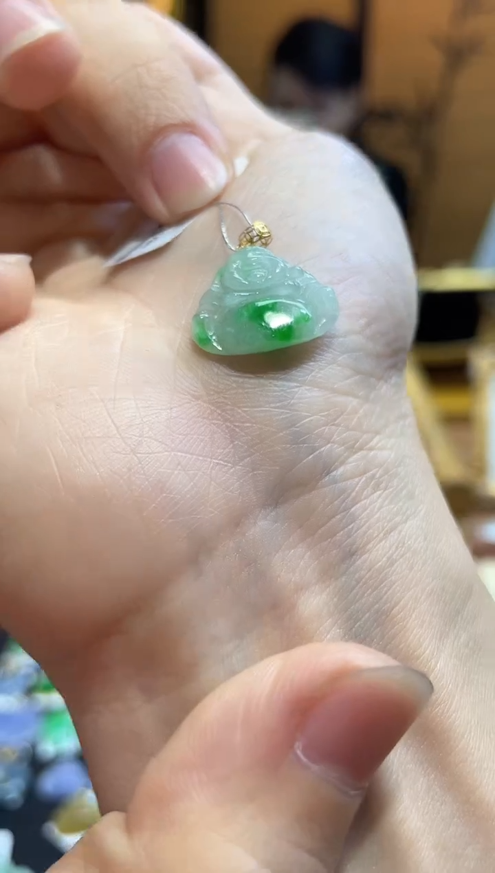 颈饰18K金镶嵌翡翠佛公