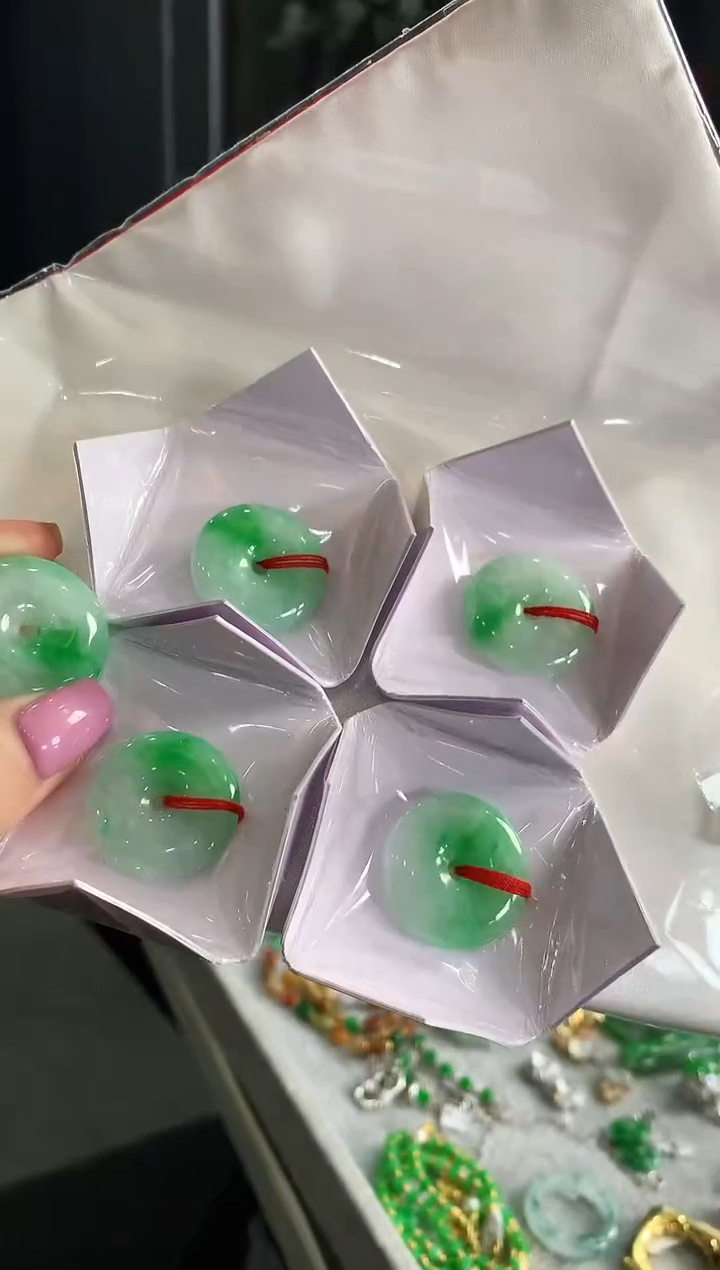 【闪购商品】翡翠颈饰未镶嵌不挑不选 多样性发货 发其一