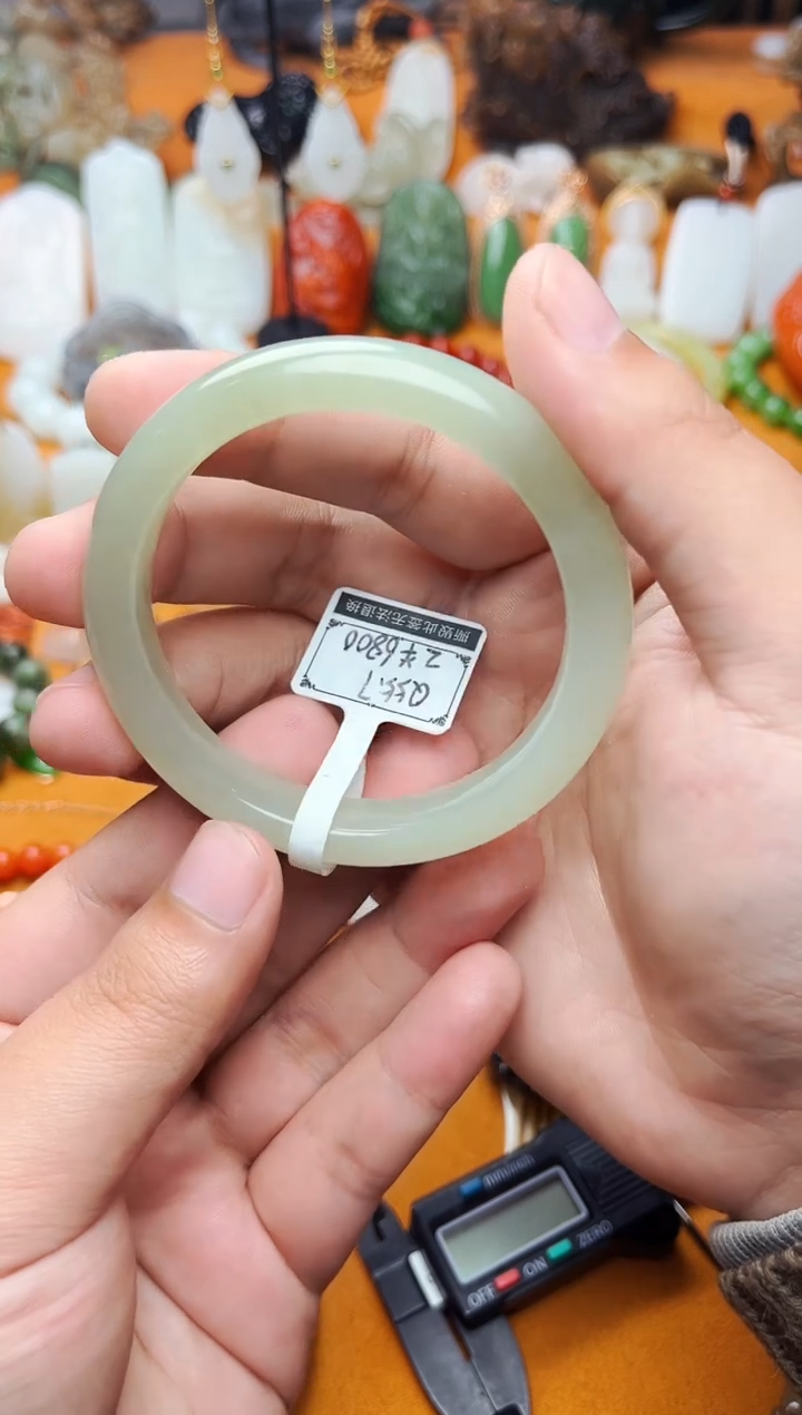 【闪购商品】和田玉手镯未镶嵌55.7圈口