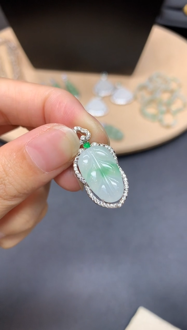 【闪购商品】翡翠吊坠(不含链)银S925镶嵌叶子【多样性发其一】