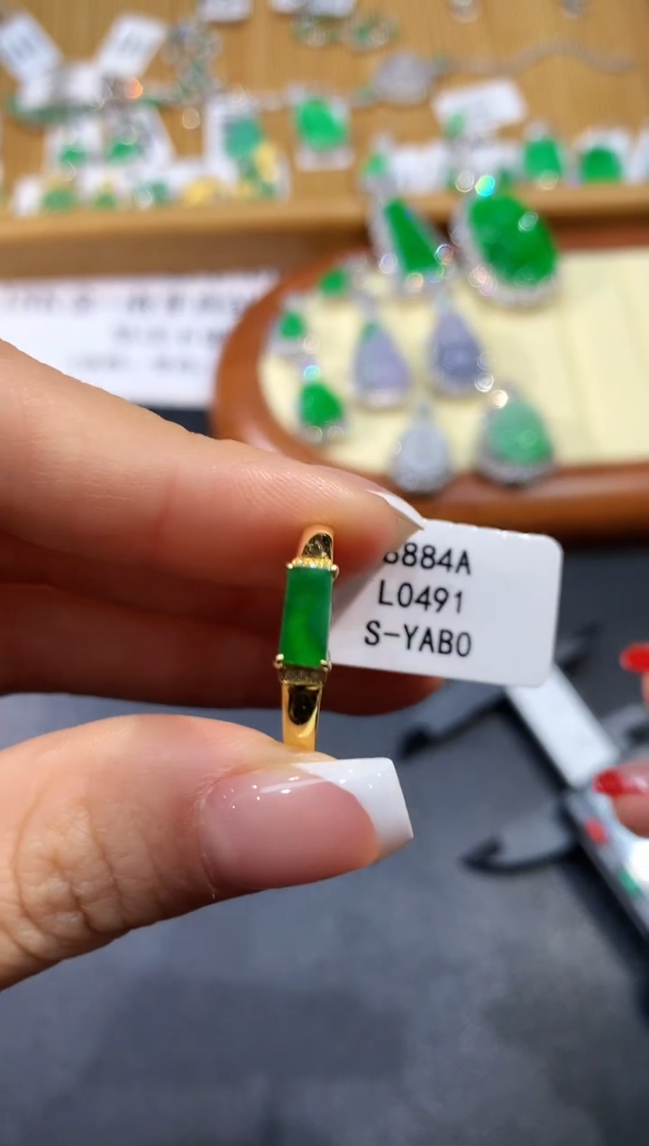 【闪购商品】翡翠戒指18K金镶嵌L0491
