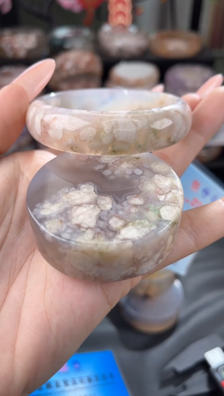 【闪购商品】石英质玉手镯未镶嵌53