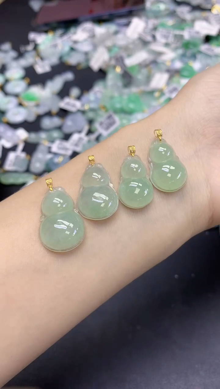 颈饰18K金镶嵌翡翠天然缅甸翡翠A货多样性发一件