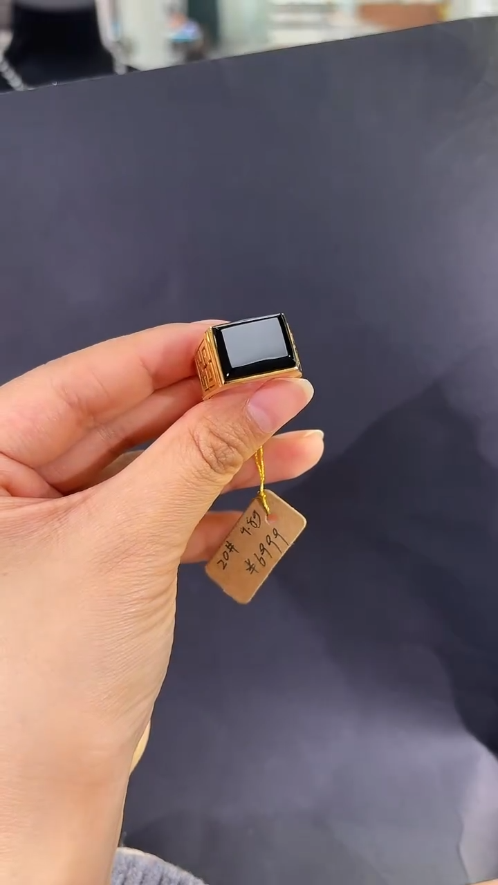 【闪购商品】翡翠戒指18K金镶嵌翡翠马鞍戒指多人不退不换