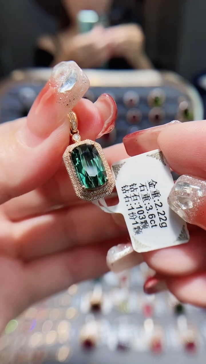 颈饰18K金镶嵌碧玺3.6..