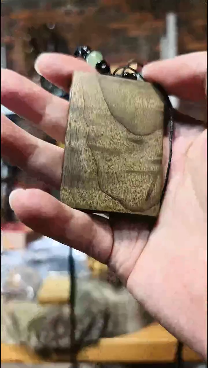 金丝楠无事牌脖挂