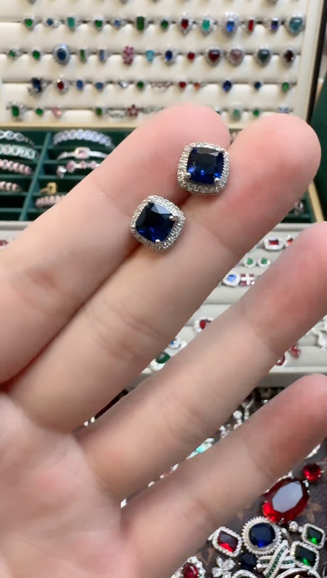 耳饰蓝宝石未镶嵌蓝宝石耳饰