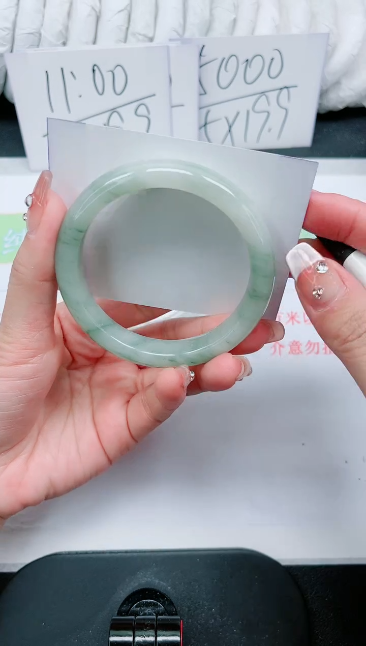 【闪购商品】石英质玉手镯未镶嵌61