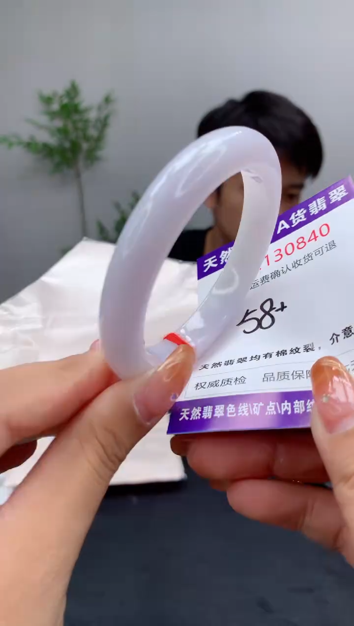 未镶嵌手镯翡翠有纹，完美者勿拍