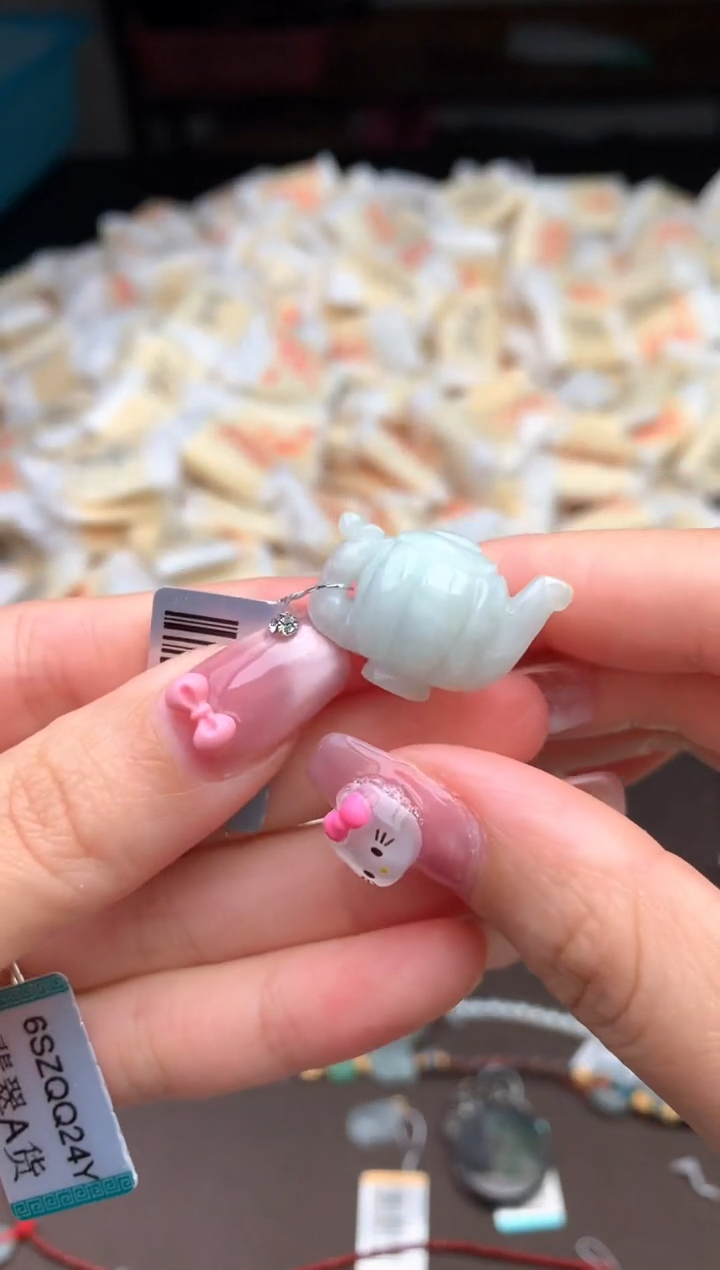 【闪购商品】翡翠挂件未镶嵌 — 