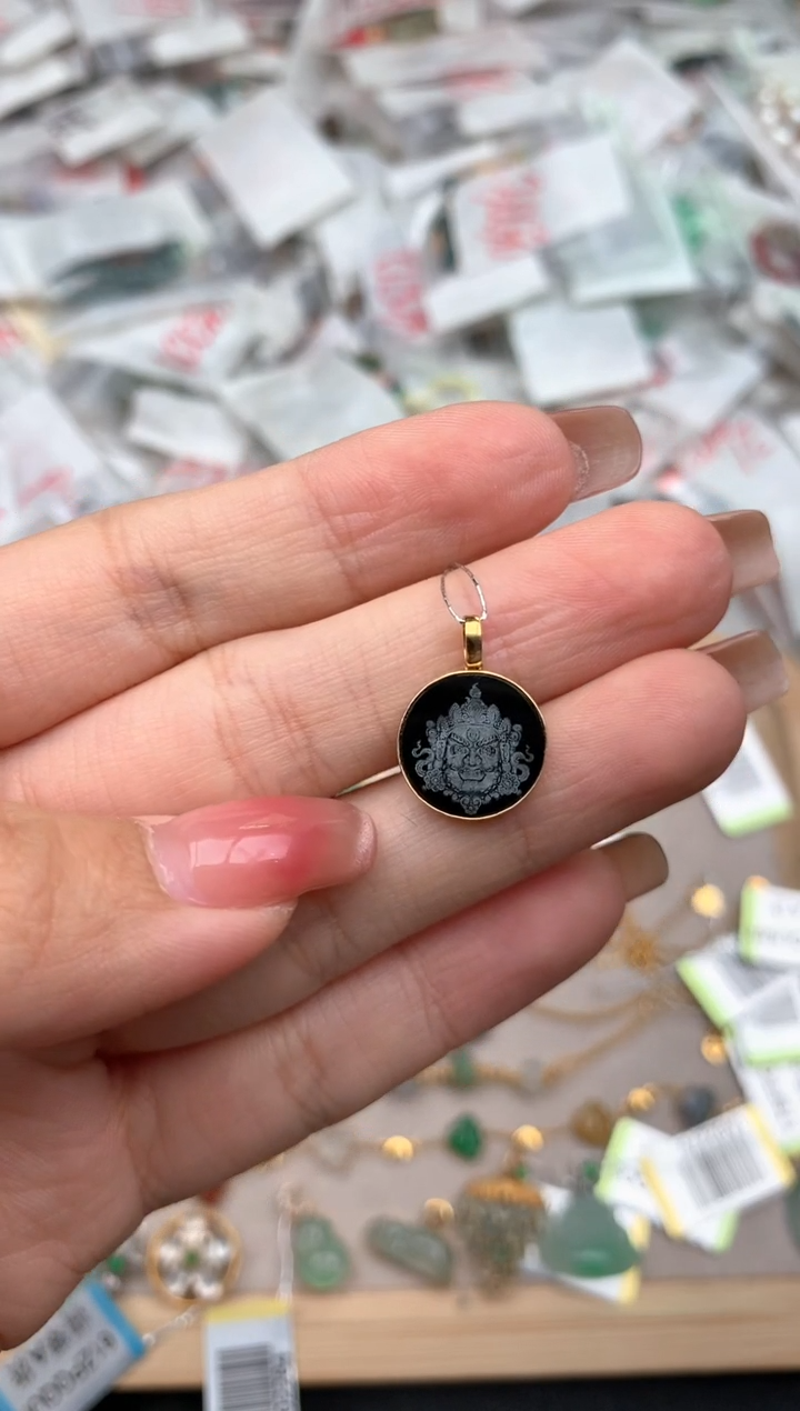 18K金镶嵌挂件翡翠1