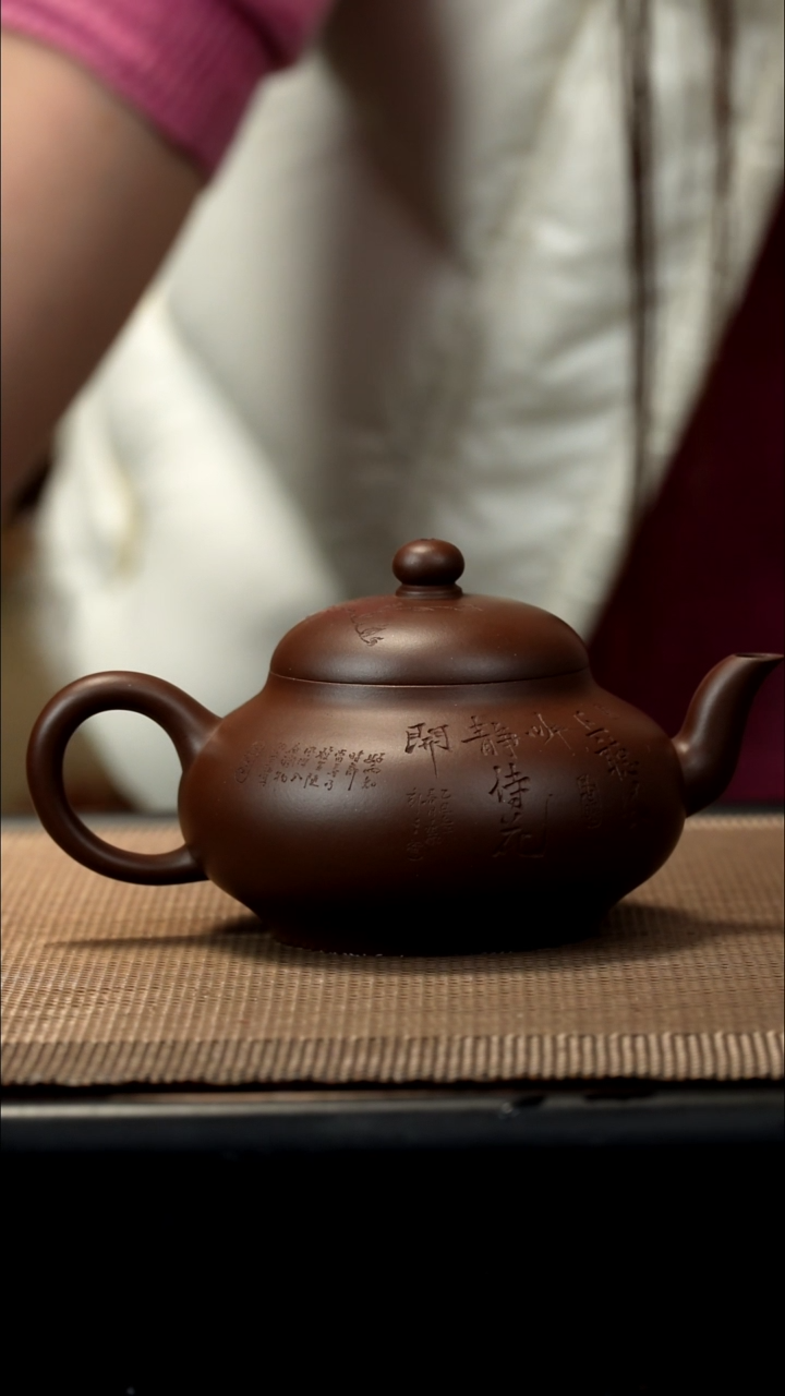 紫砂茶盏D****d老紫泥全手刻绘君德150CC