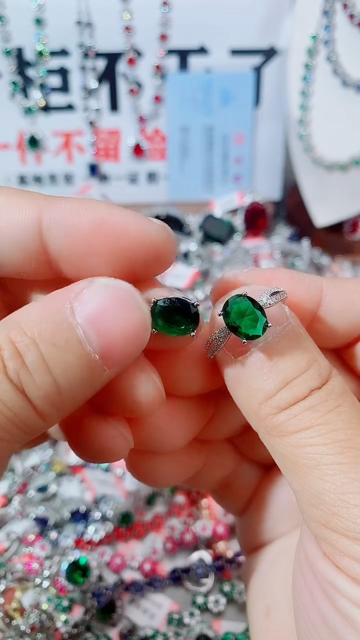 颈饰未镶嵌祖母绿   