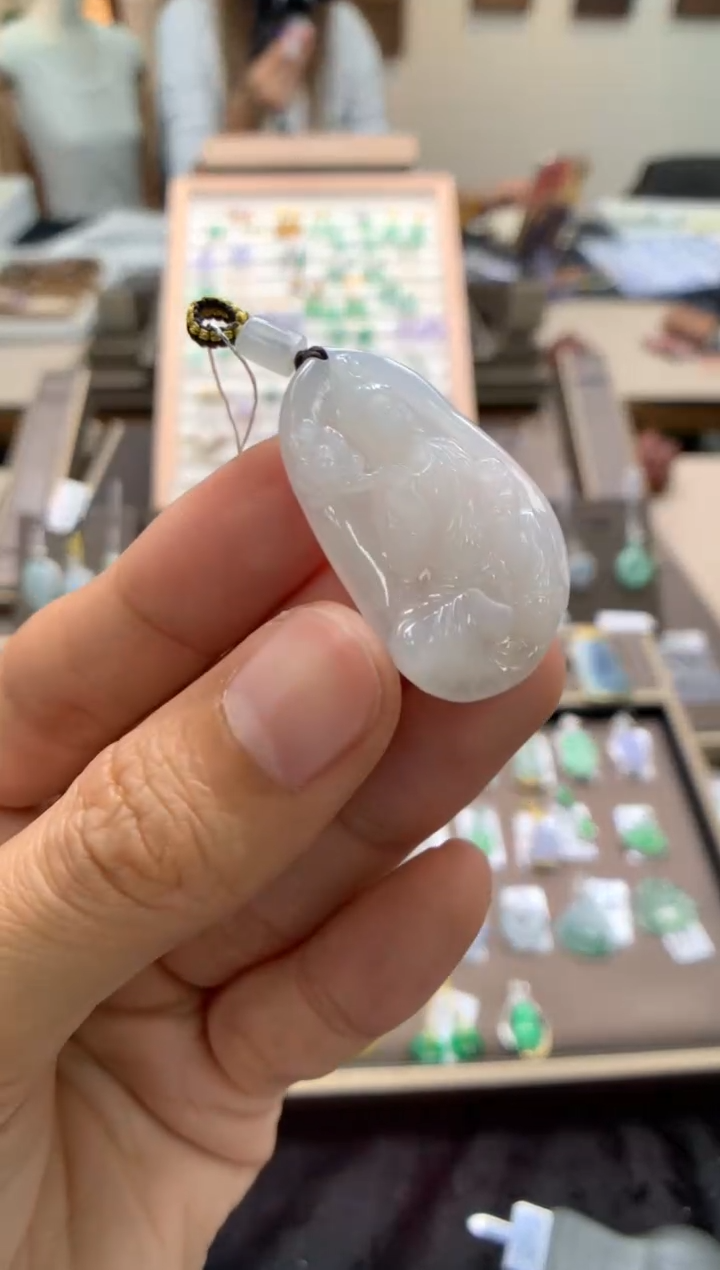颈饰未镶嵌翡翠虚空