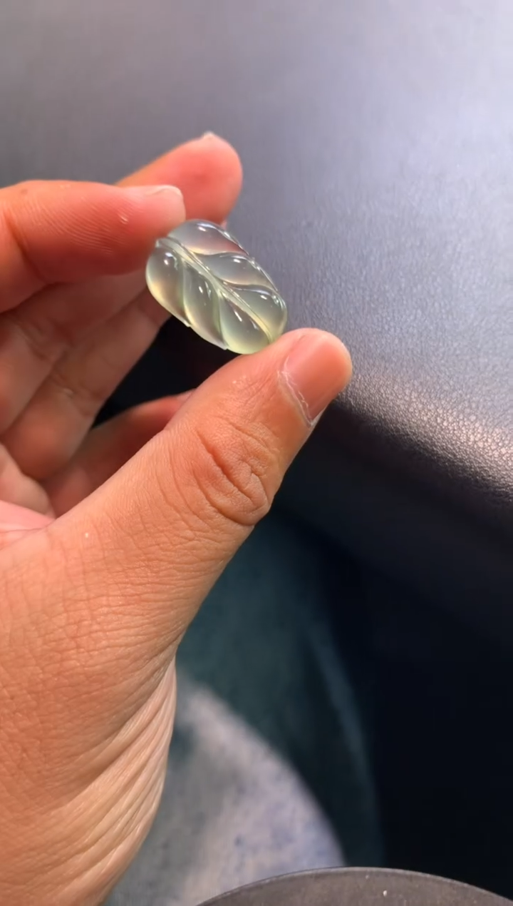 【闪购商品】翡翠颈饰未镶嵌叶子