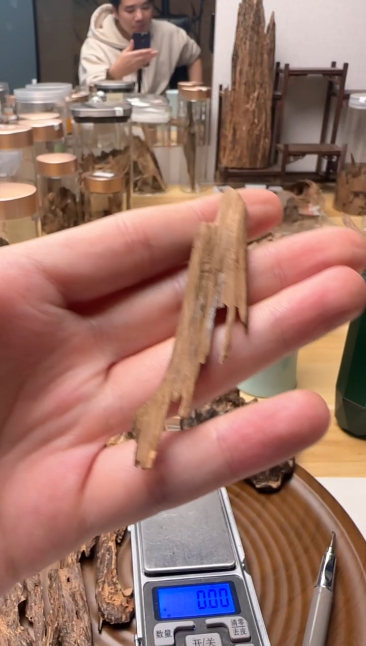 【闪购商品】沉香木手把件越南顺化土沉沉香块料1.3g