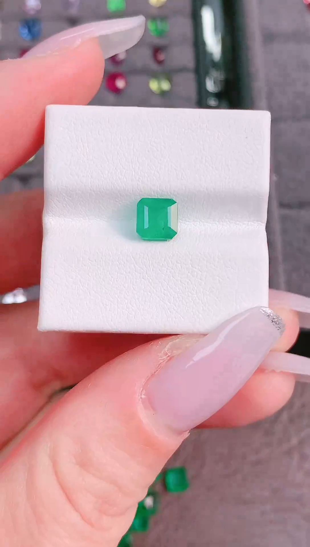 裸石祖母绿1.11ct-天然祖母绿赞比亚微奶体