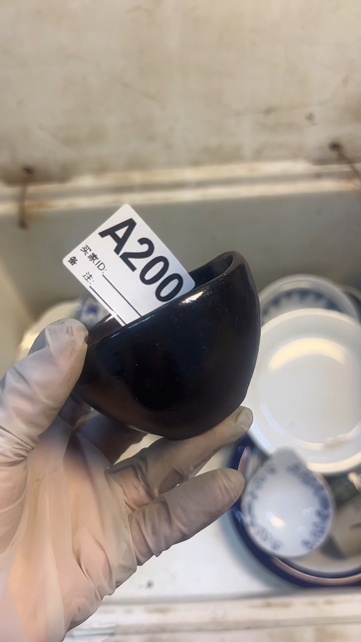 瓷片M**i陶瓷碗一个