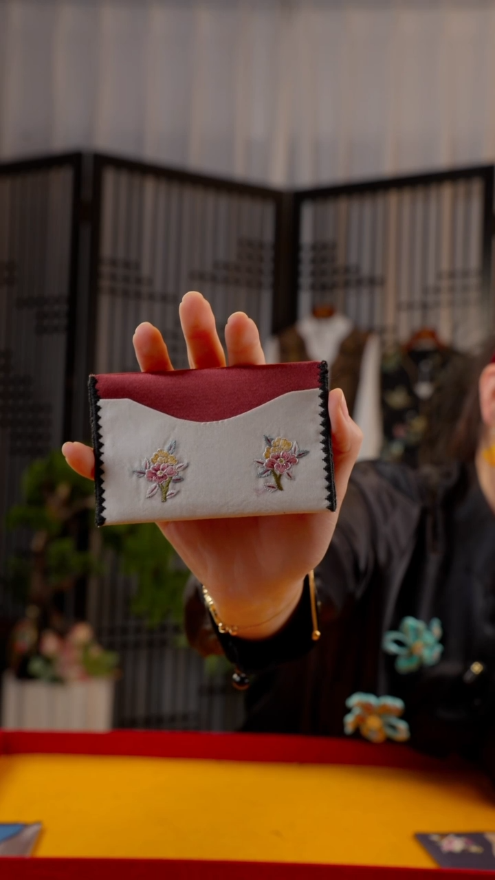 刺绣非遗绒花手工饰品